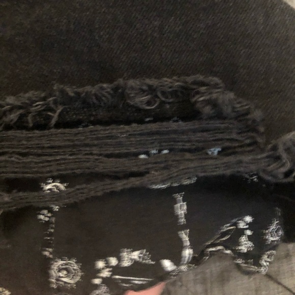 Black Bandanna pocket Jean shorts - Picture 4 of 5